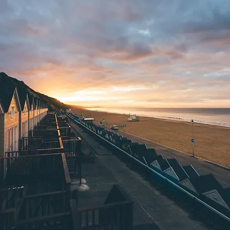 Sea Breeze - Close To Bournemouth Beach And Seafront-2
